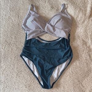 👙Women’s Eomenie Teal & Striped Criss Cross One-Piece Swimsuit – Size XL